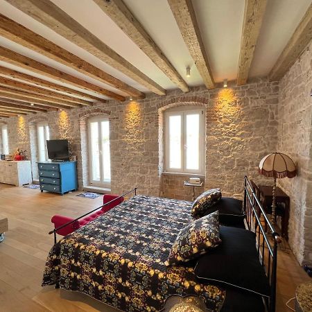 Palazzo Di Toma Apartment Milna  Ngoại thất bức ảnh