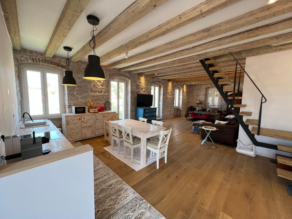 Palazzo Di Toma Apartment Milna  Ngoại thất bức ảnh