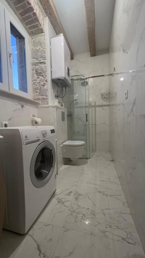 Palazzo Di Toma Apartment Milna  Ngoại thất bức ảnh